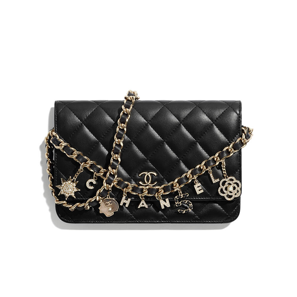 Black CHANEL Wallet on Chain