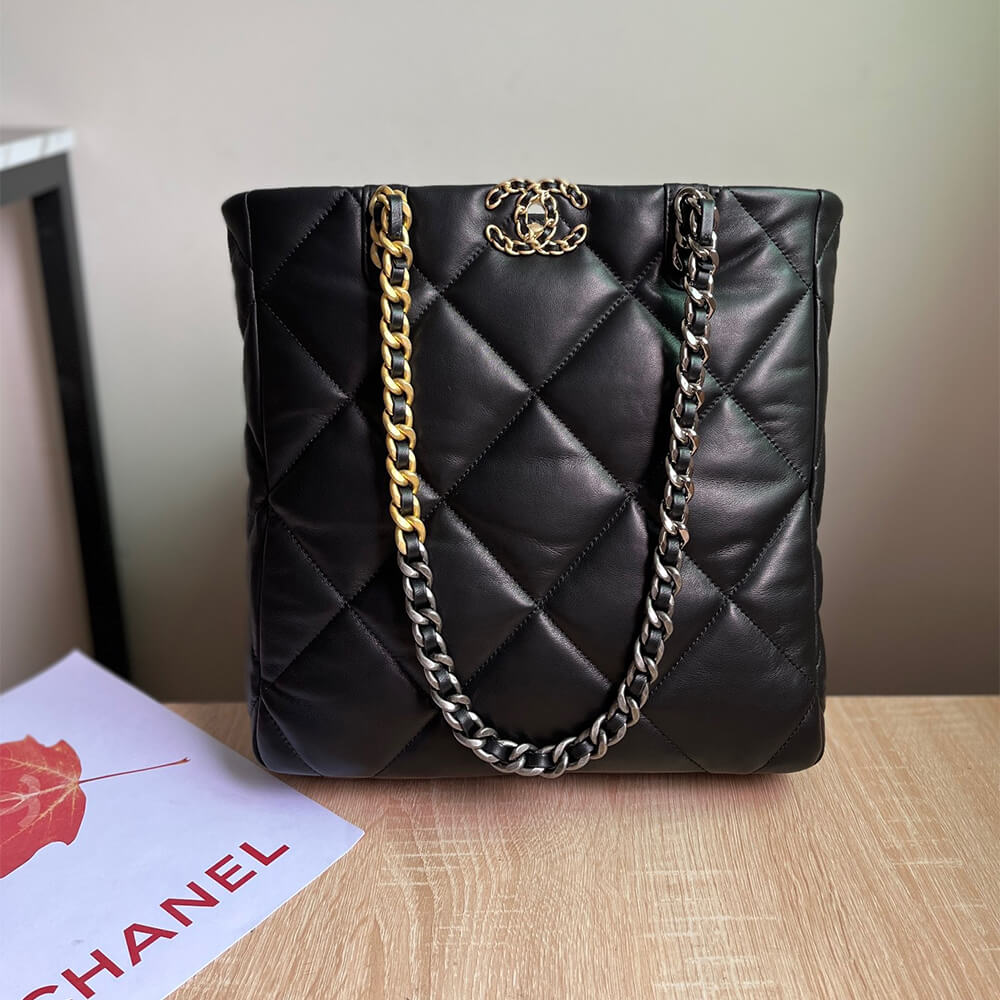 Chanel shopping bag - Image 2
