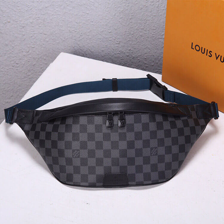 LV Discovery Bumbag - Image 2