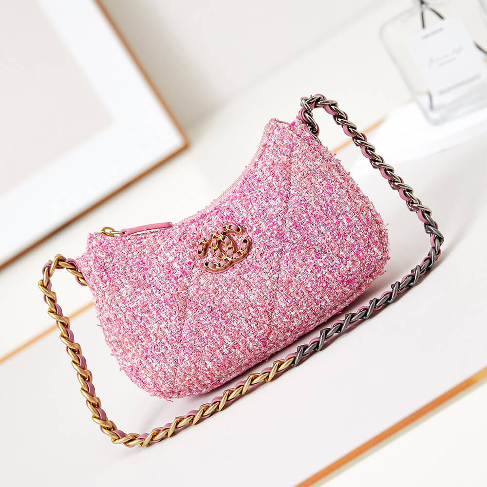 CHANEL 19 chain bag - Image 2