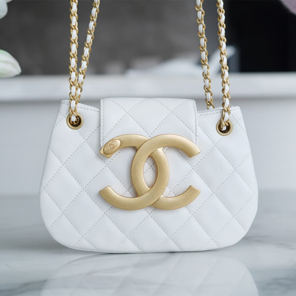 CHANEL Logo Round underarm bag - Image 2