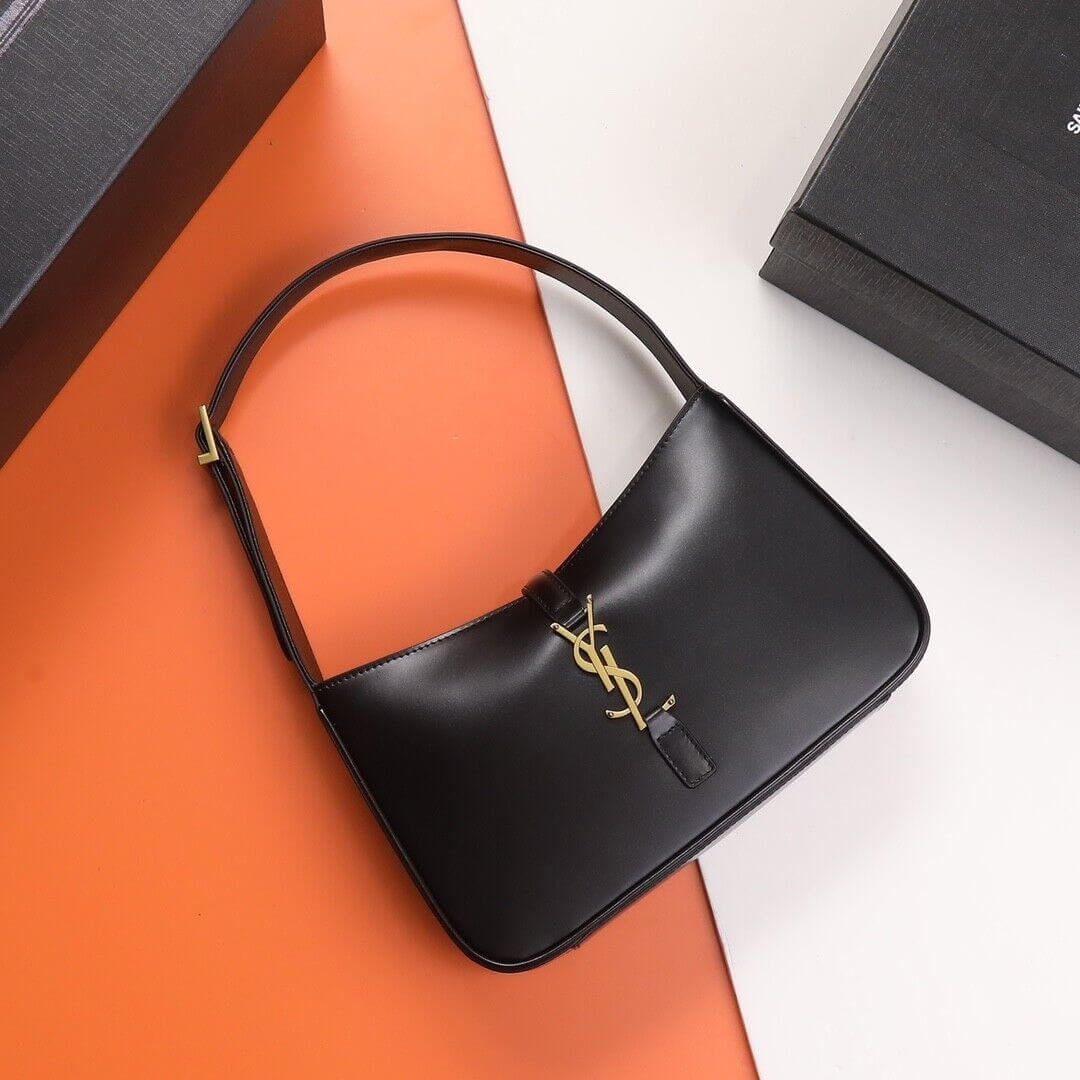 Black YSL LE 5 A 7 bag in smooth leather - Image 2