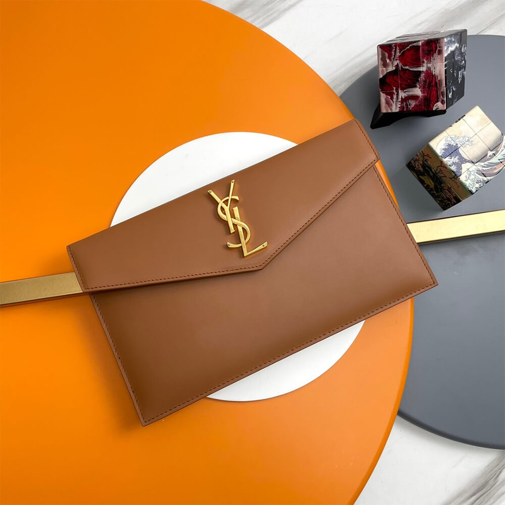 taupe YSL UPTOWN POUCH IN GRAIN DE POUDRE EMBOSSED LEATHER - Image 2