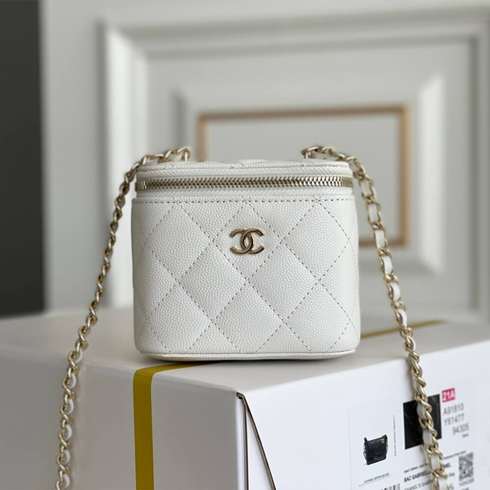 Chanel chain cosmetic bag - Image 2