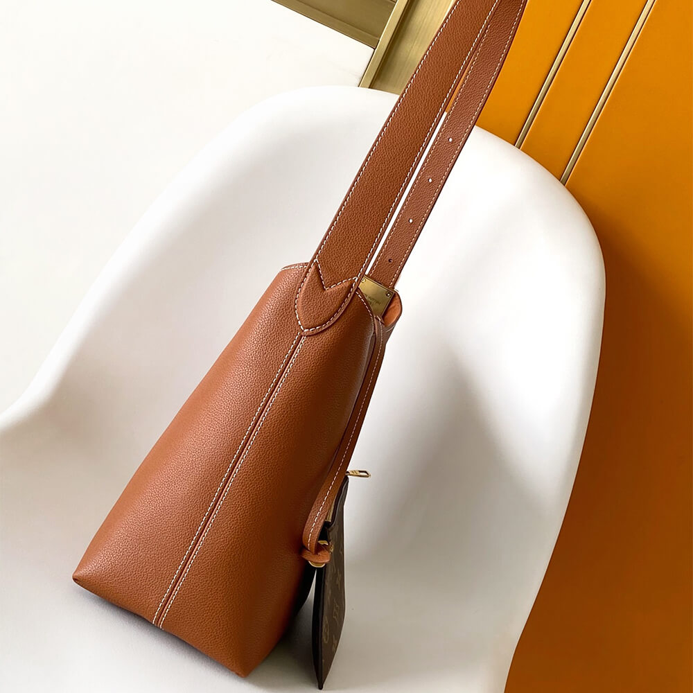 LV Low Key Hobo PM - Image 3