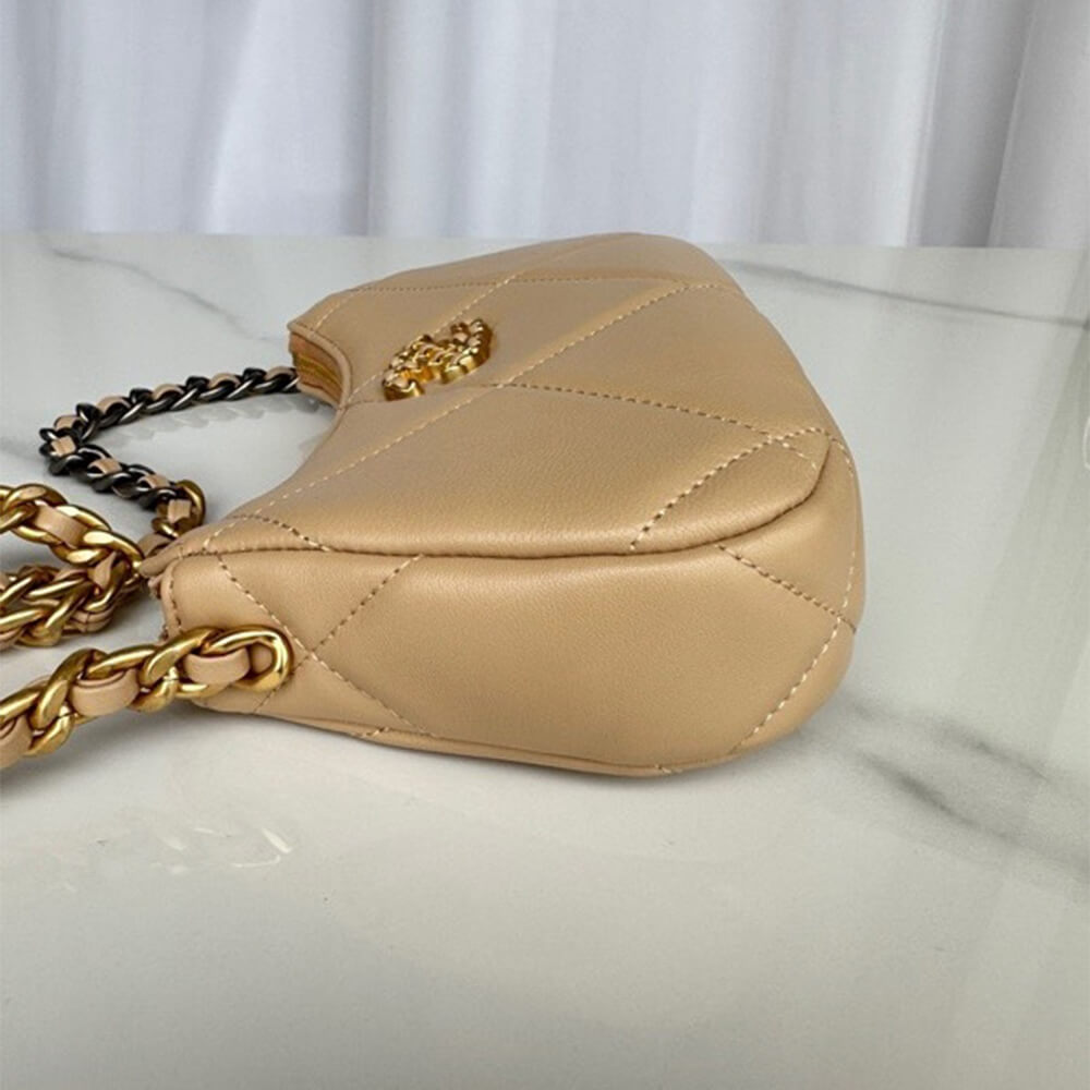 CHANEL 19 chain bag - Image 3