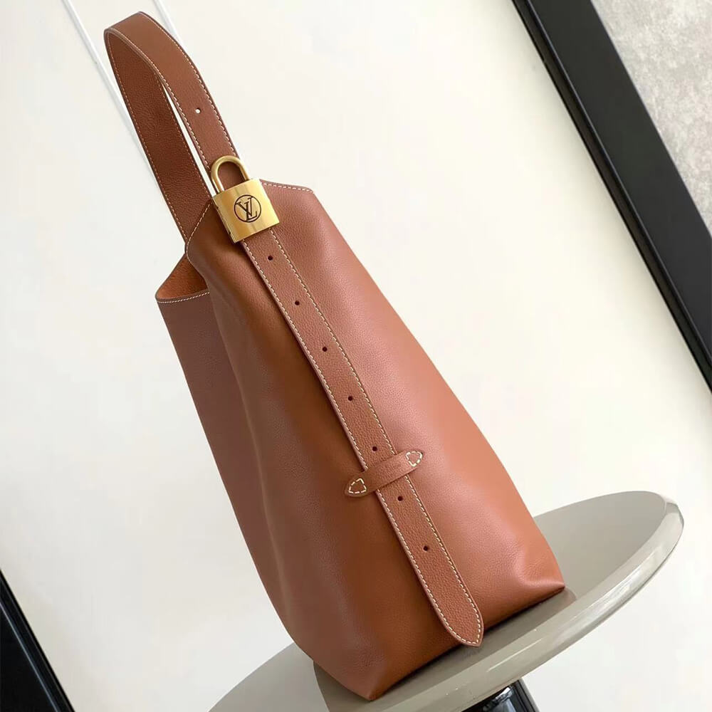 LV Low Key Hobo MM - Image 3