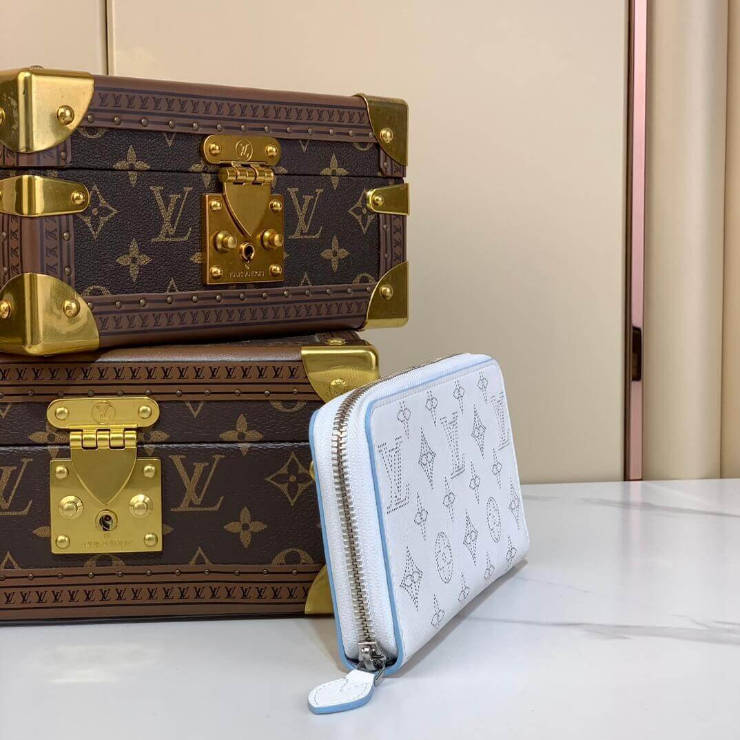 LV Zippy Wallet - Image 3