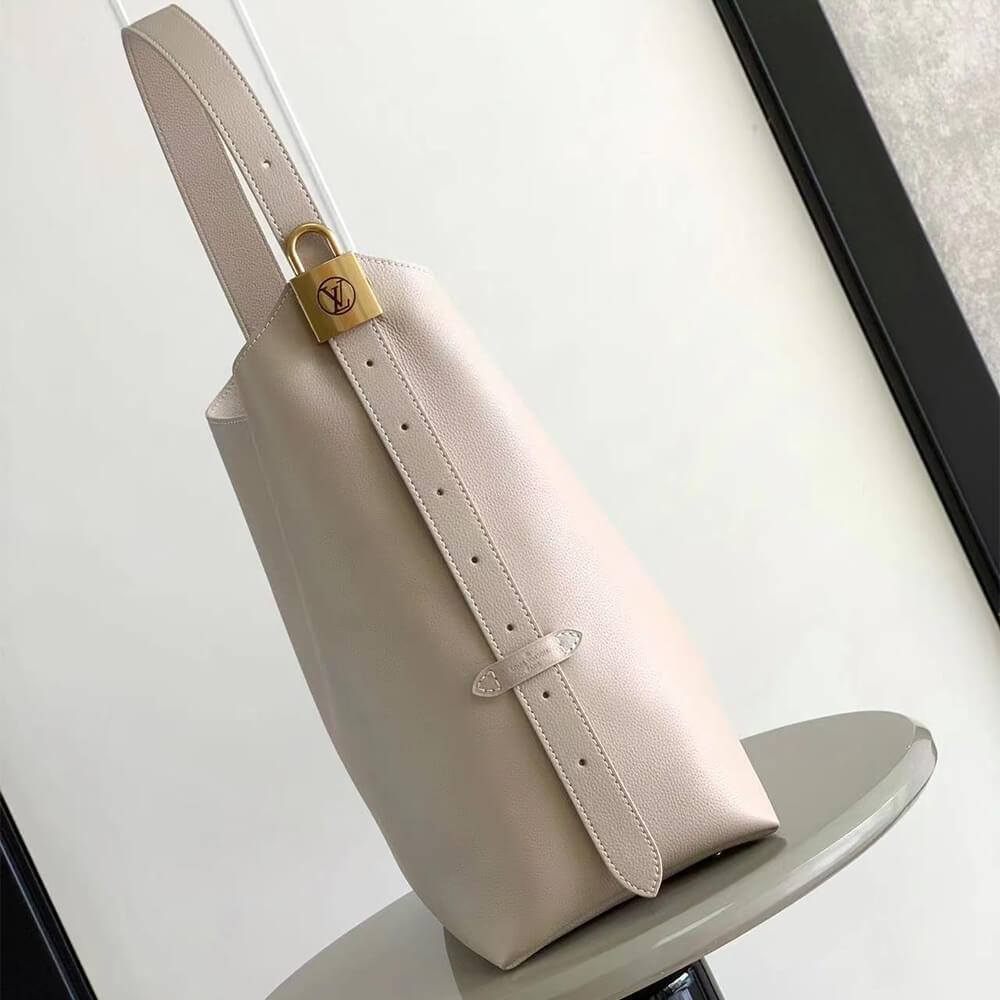 LV Low Key Hobo MM - Image 3