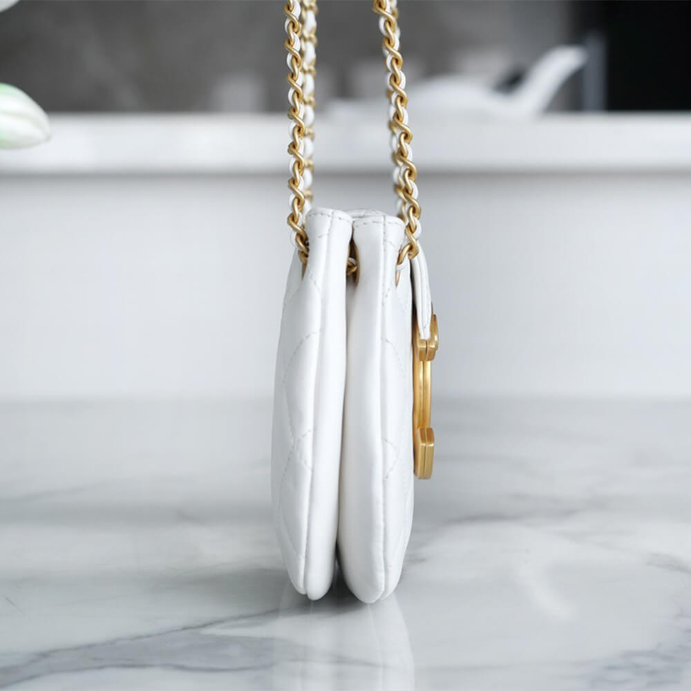 CHANEL Logo Round underarm bag - Image 3