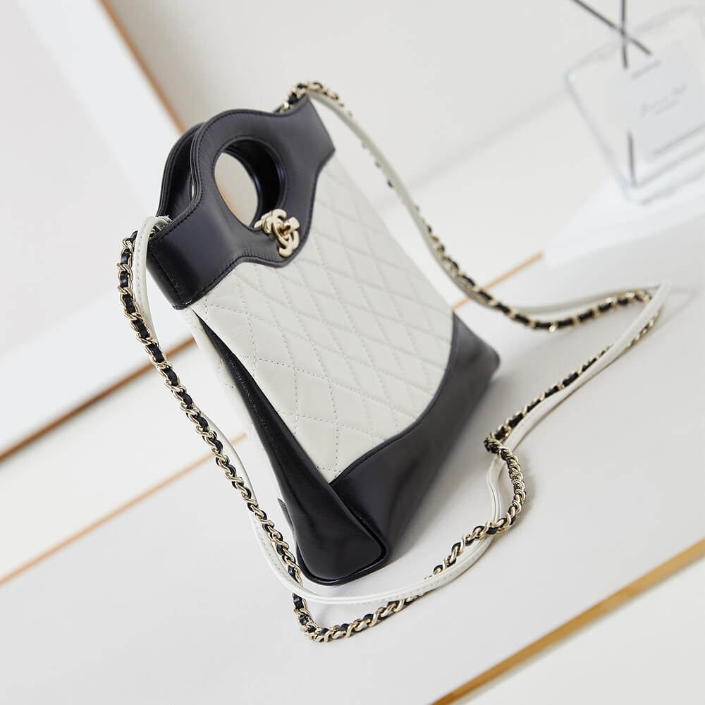 CHANEL 31 Mini Shopping Bag - Image 3