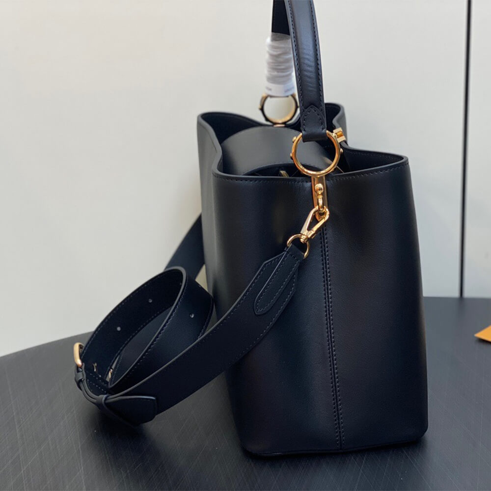 LV Capucines GM Souple - Image 3