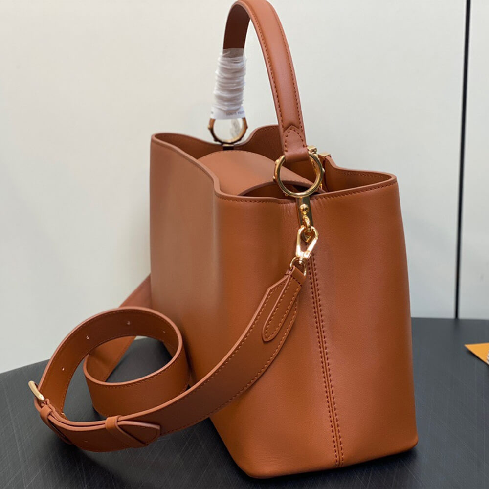 LV Capucines GM Souple - Image 3