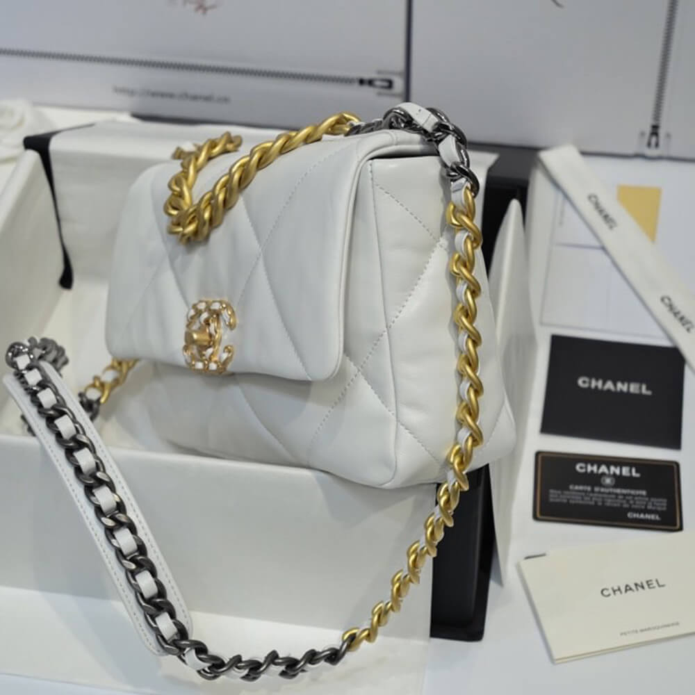 CHANEL 19 HANDBAG - Image 3