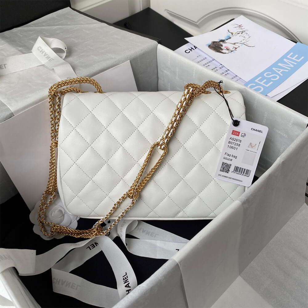 White CHANEL FLAP BAG - Image 3