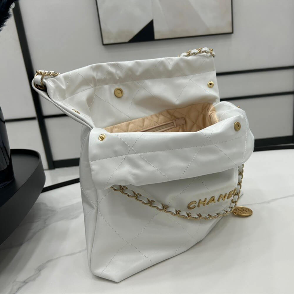 White CHANEL 22 Bag (Best
 grade) - Image 4