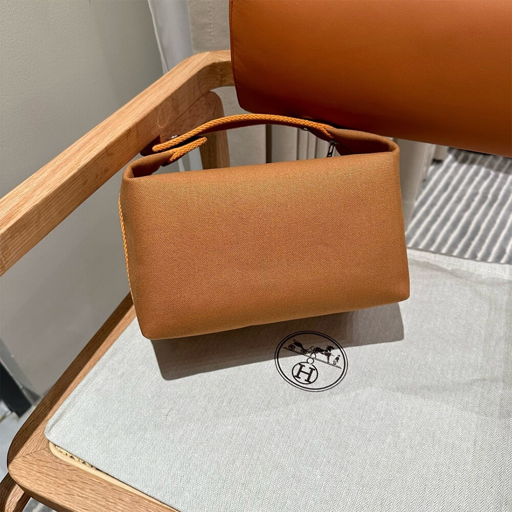 Hermes toiletery bag - Image 4