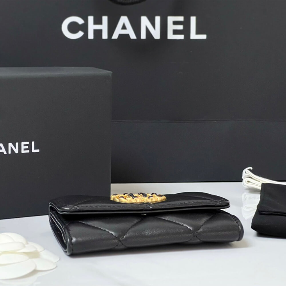 Black Chanel 19 flap card holder - Image 4