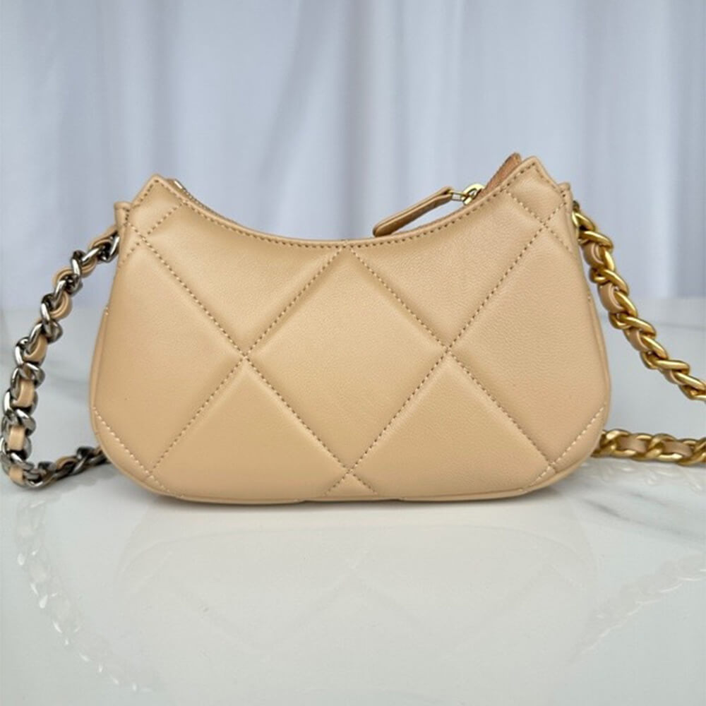 CHANEL 19 chain bag - Image 4