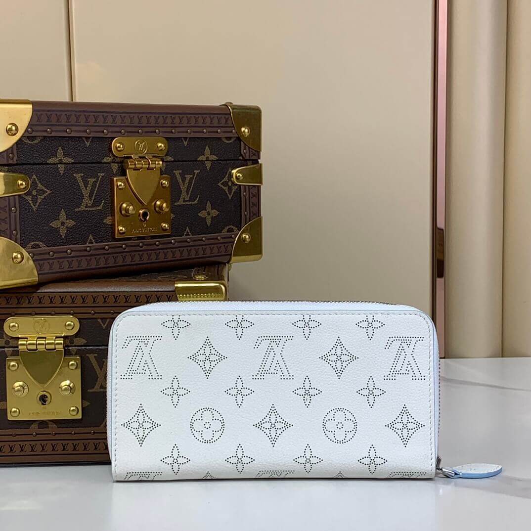 LV Zippy Wallet - Image 4