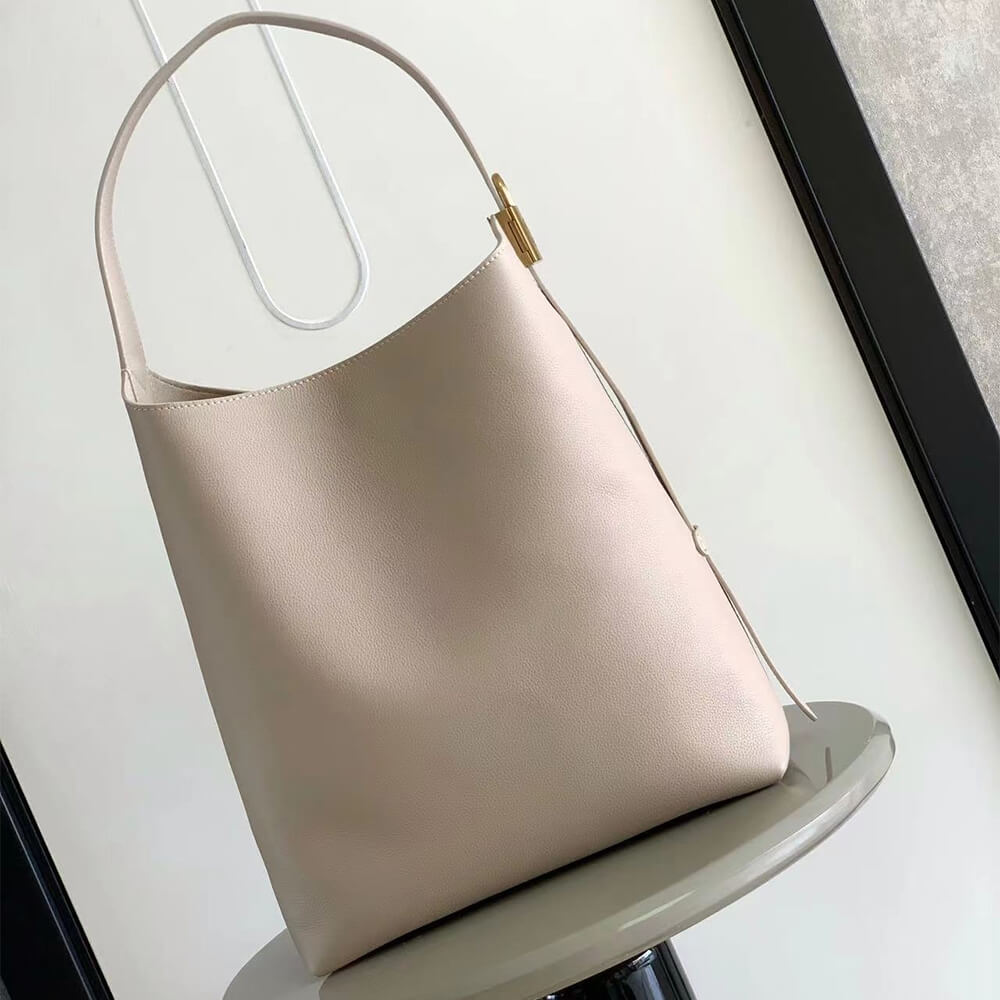 LV Low Key Hobo MM - Image 4