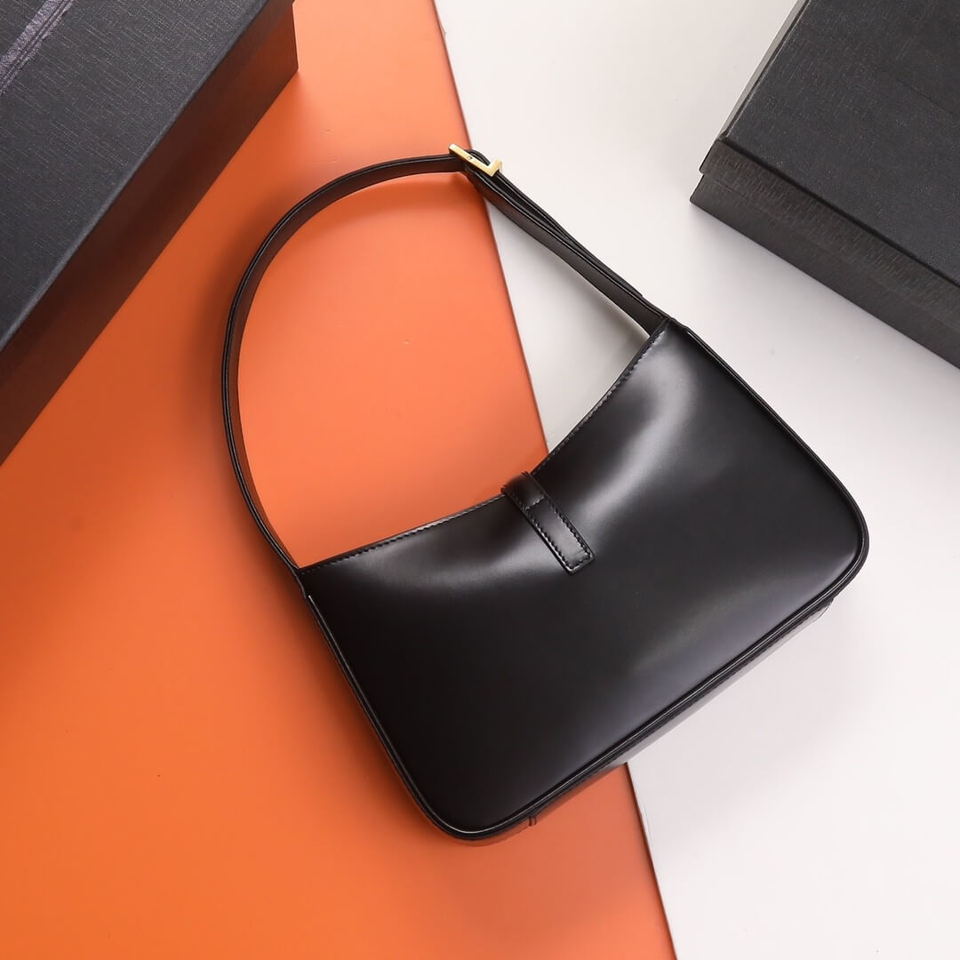 Black YSL LE 5 A 7 bag in smooth leather - Image 4