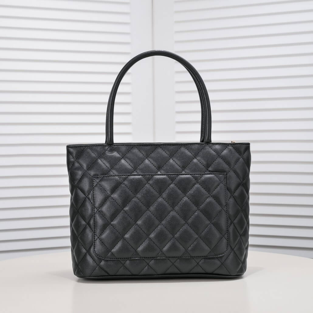 CHANEL Medallion tote bag - Image 4