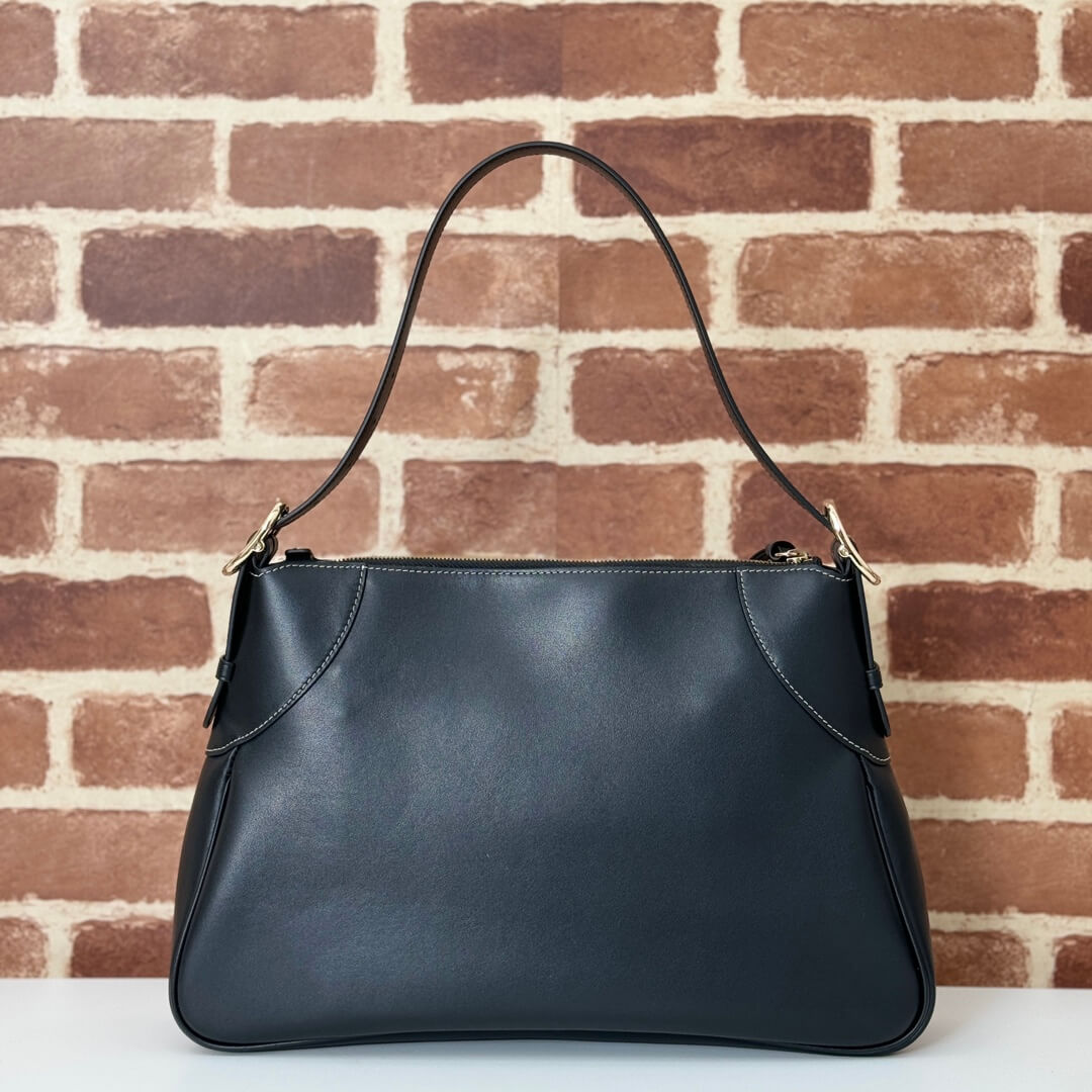 GG Emblem medium shoulder bag - Image 4