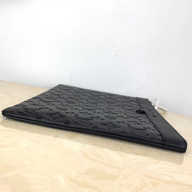 Black hardware LV Discovery Pochette - Image 4