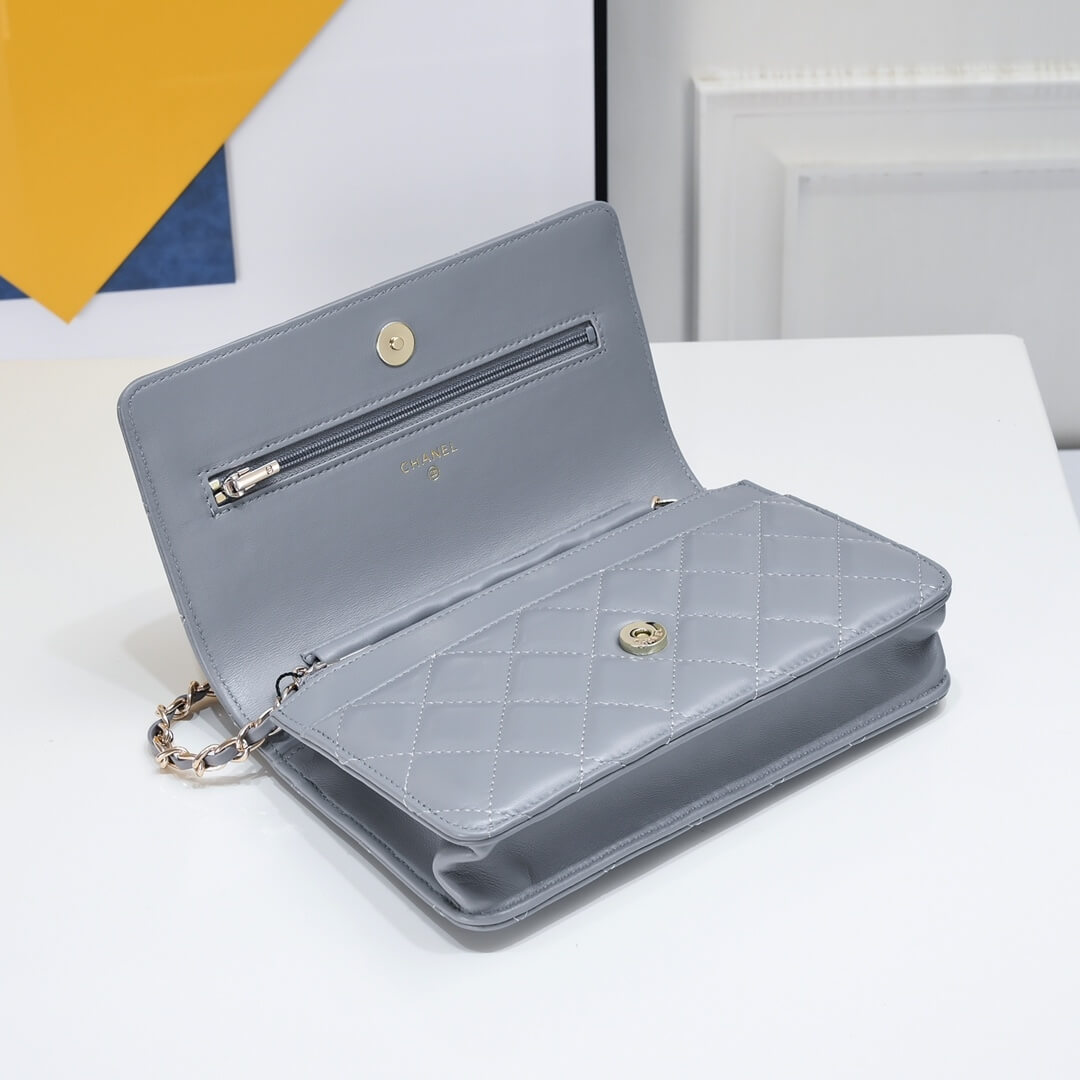 Chanel classic chain wallet - Image 5