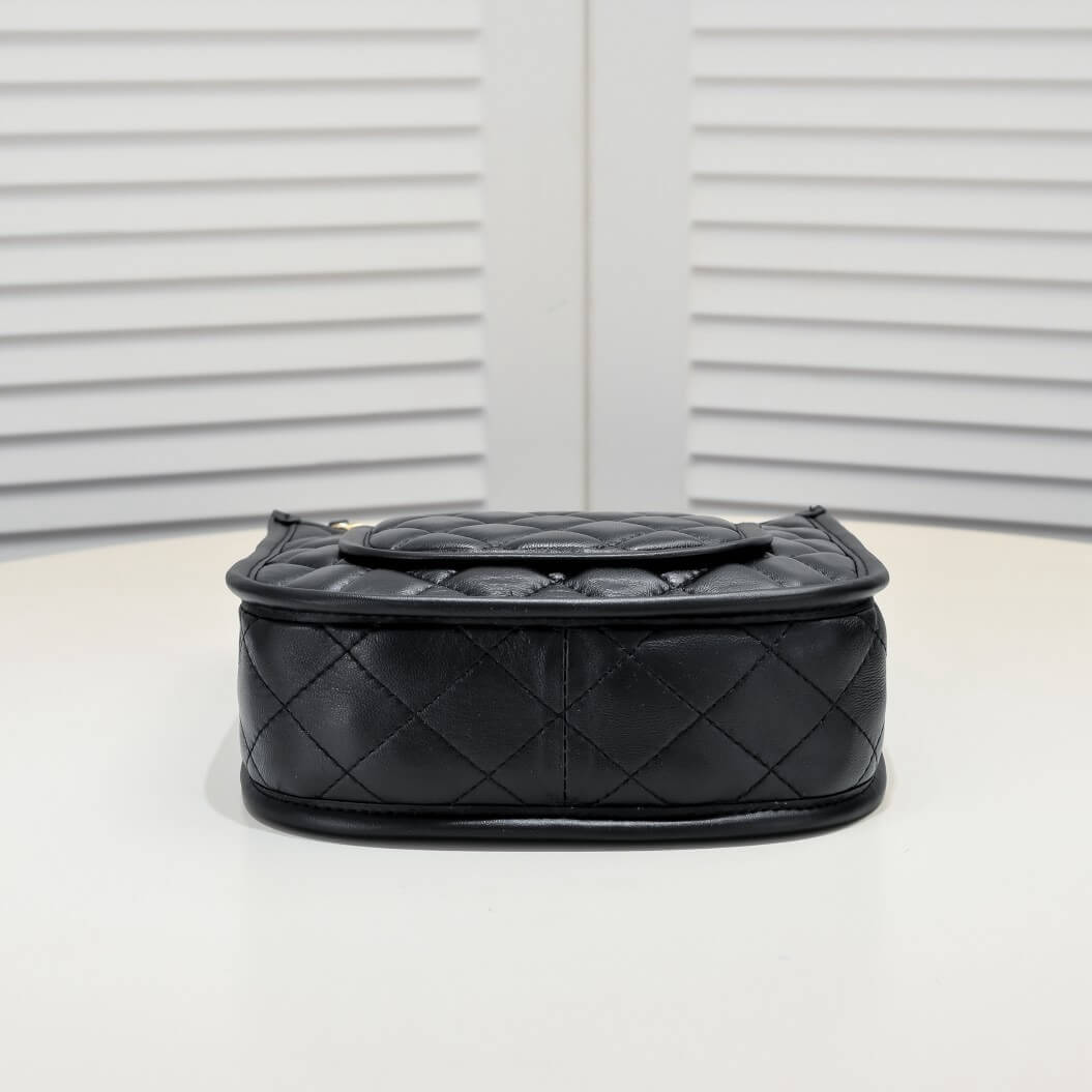 Chanel HOBO HANDBAG - Image 5