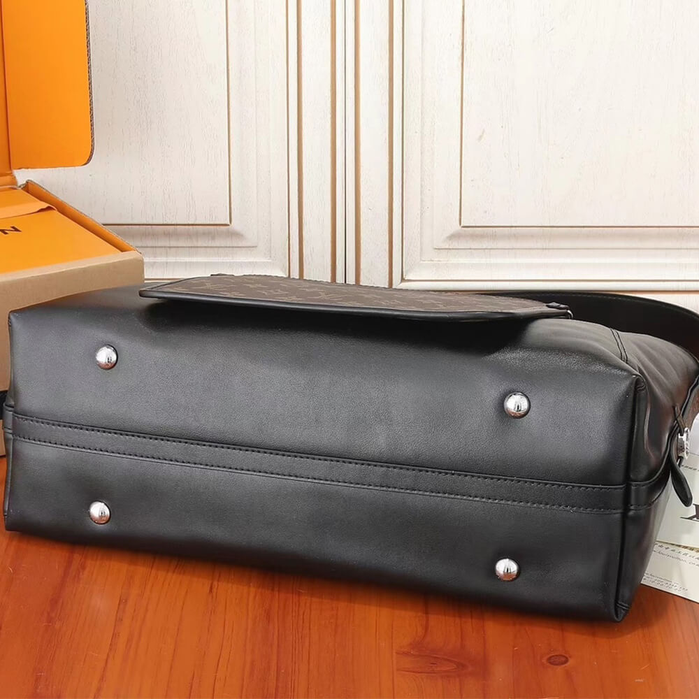 LV CarryAll Dark MM - Image 5