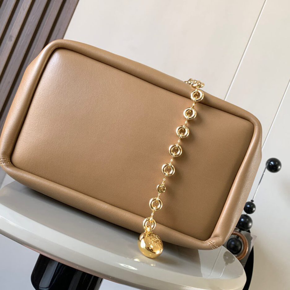 Oak Loewe Medium Squeeze bag in nappa lambskin - Image 5