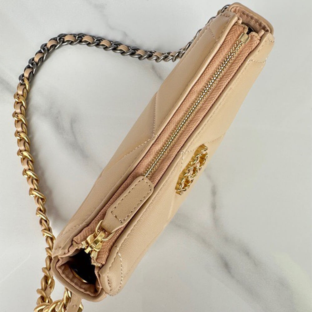 CHANEL 19 chain bag - Image 5