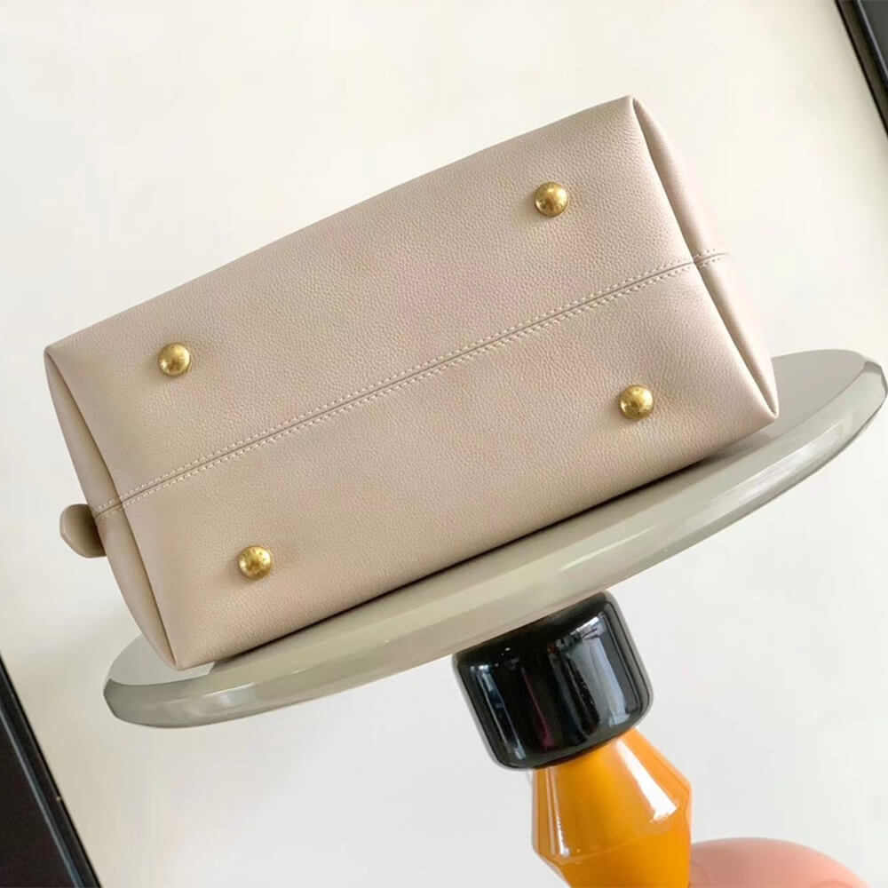 LV Low Key Hobo MM - Image 5