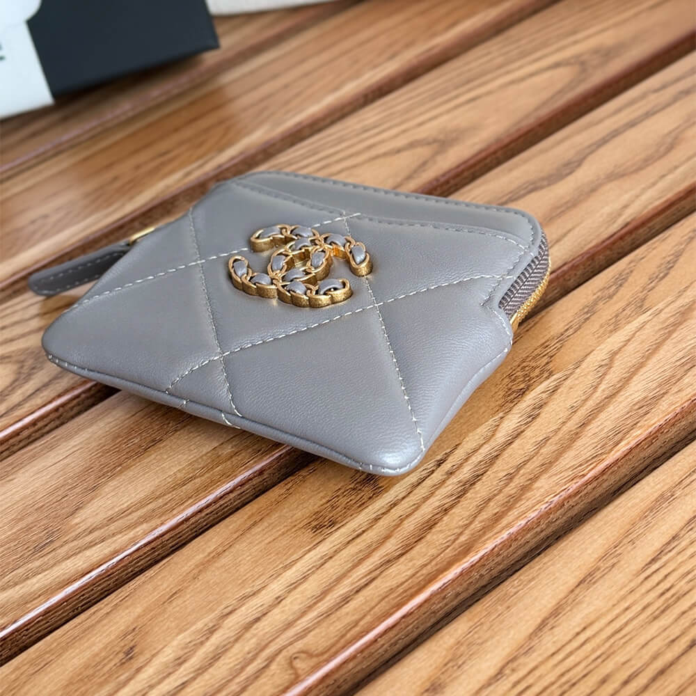 CHANEL 19 Zipped Coin Purse - Image 5