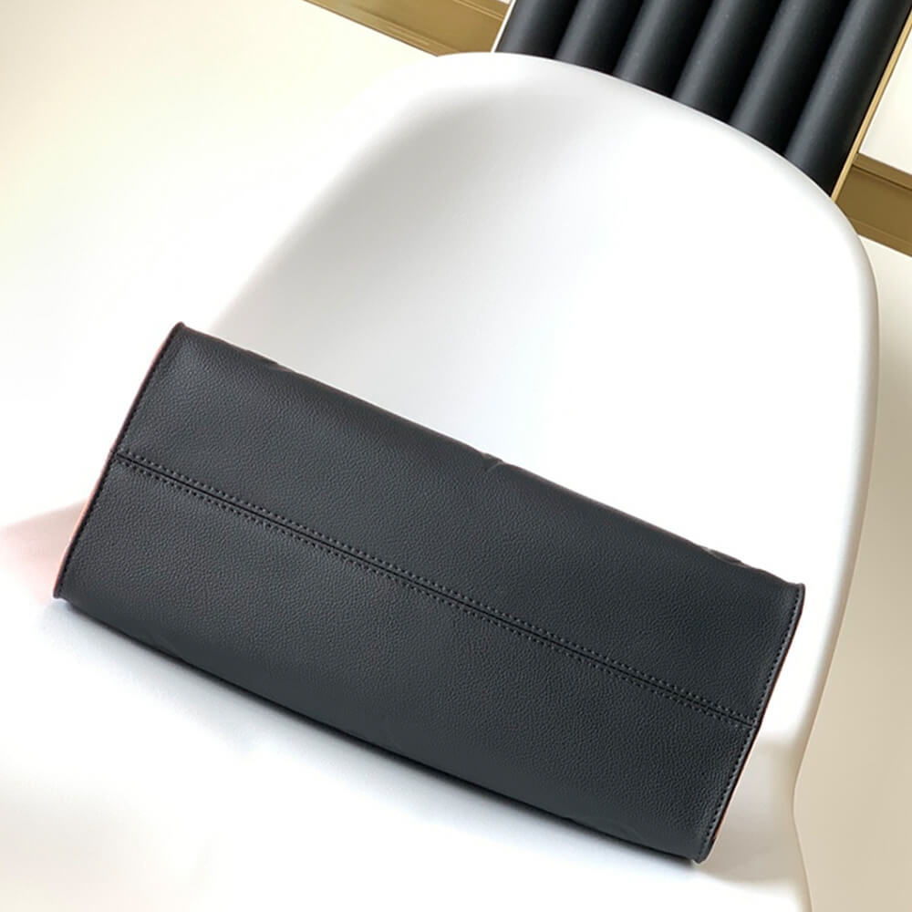 Black Louis Vuitton ONTHEGO MM - Image 5