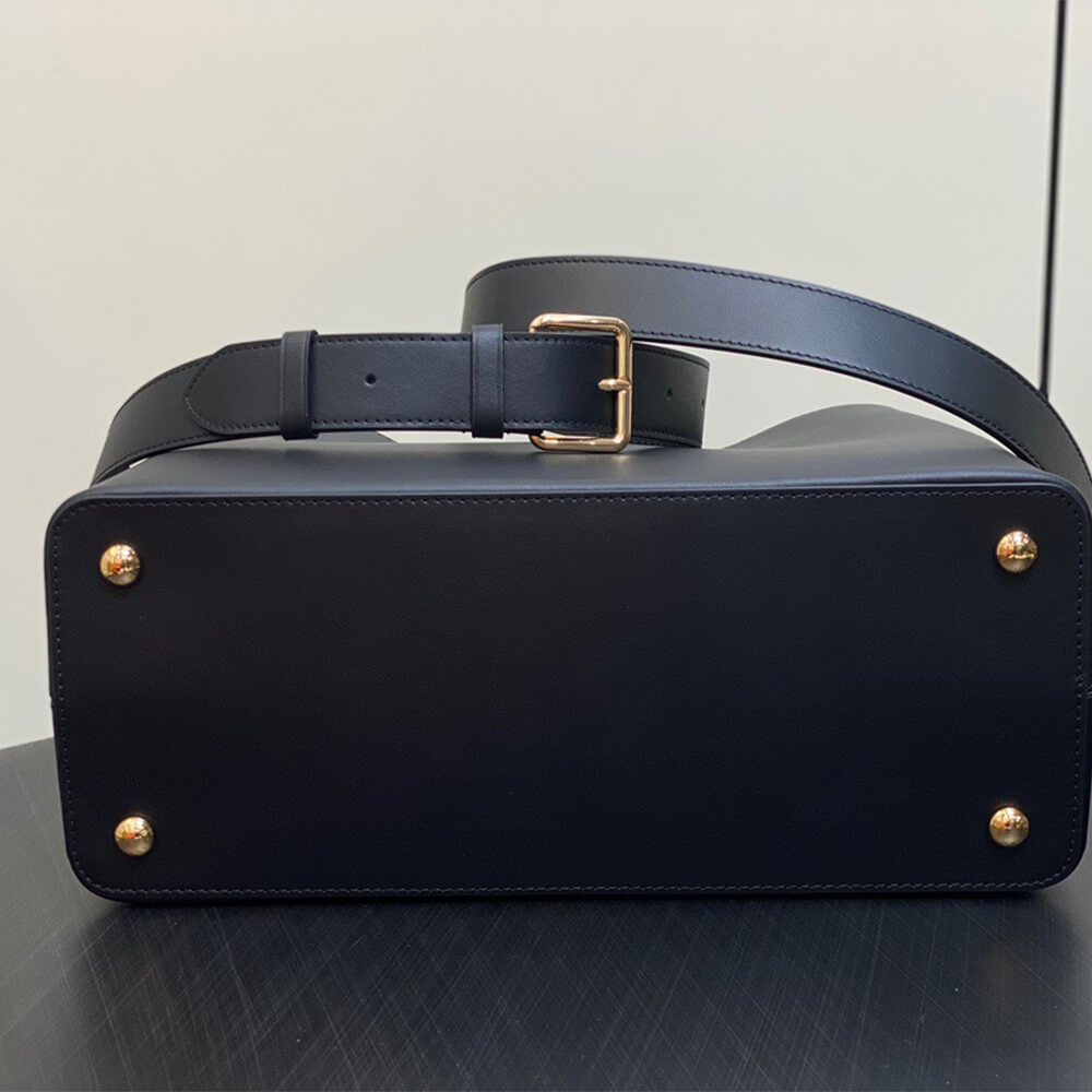 LV Capucines GM Souple - Image 5