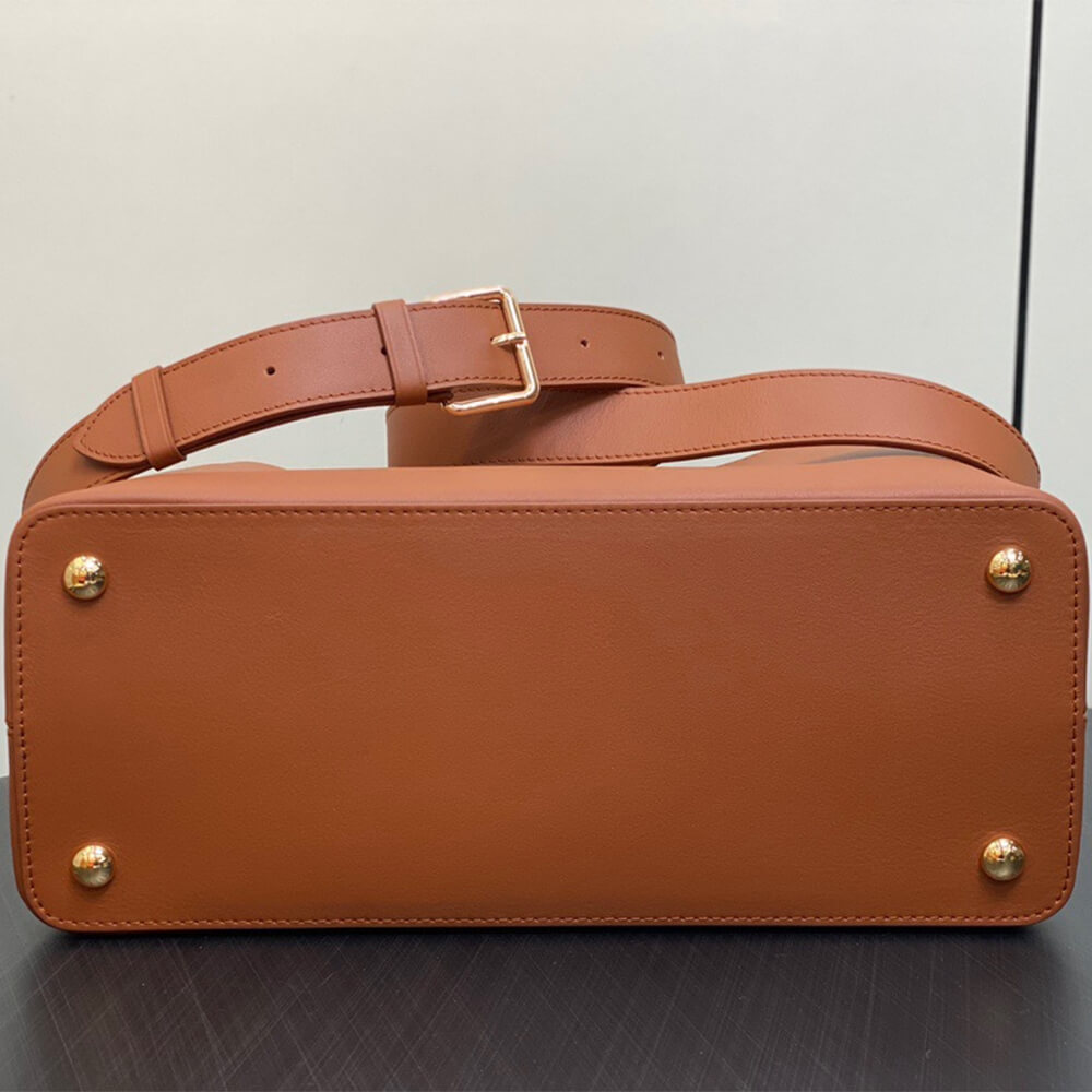 LV Capucines GM Souple - Image 5