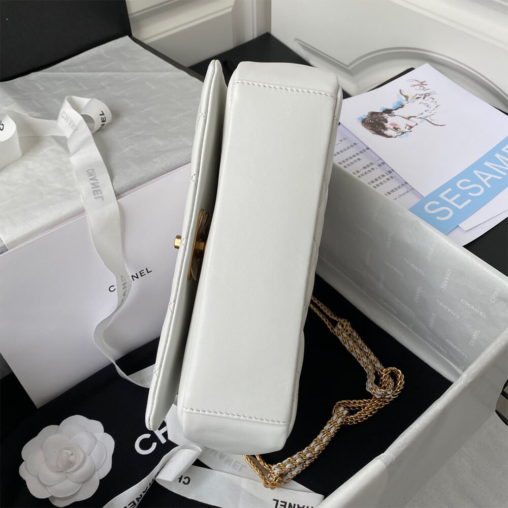 White CHANEL FLAP BAG - Image 5