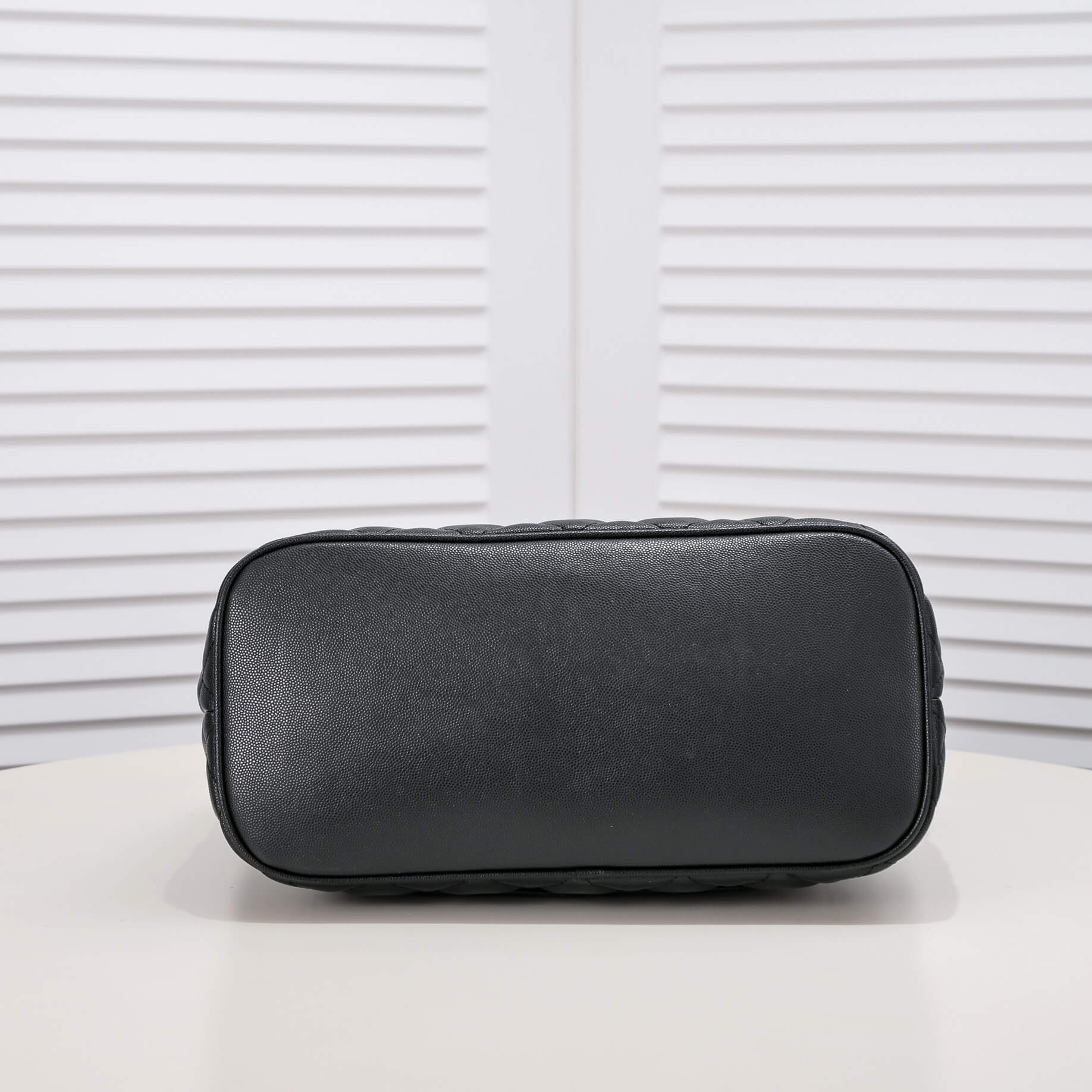 CHANEL Medallion tote bag - Image 5