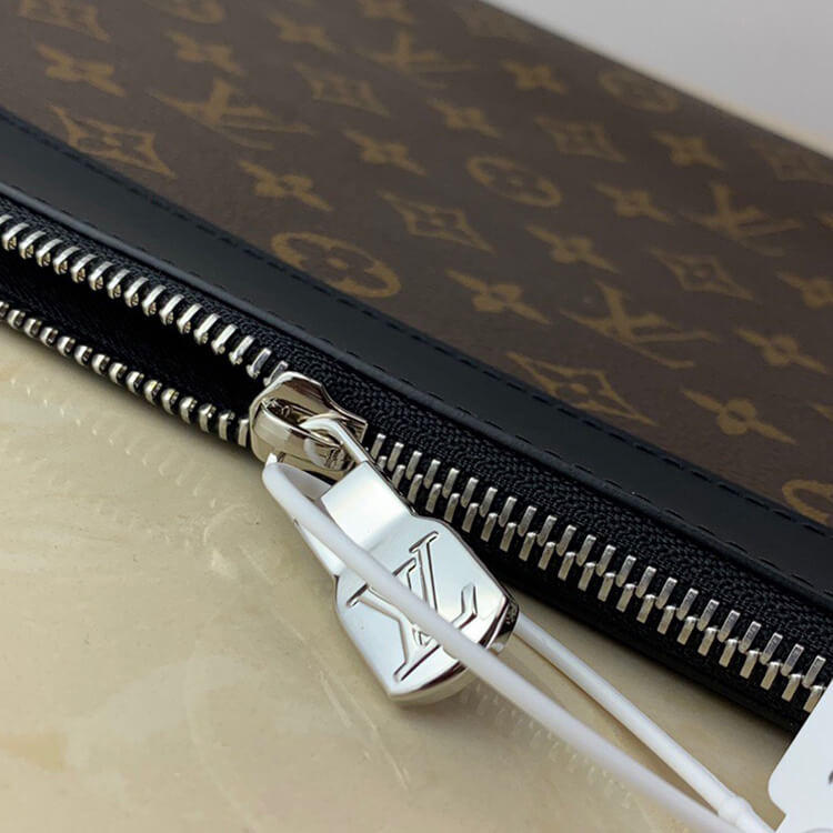 LV Pochette Discovery GM - Image 5