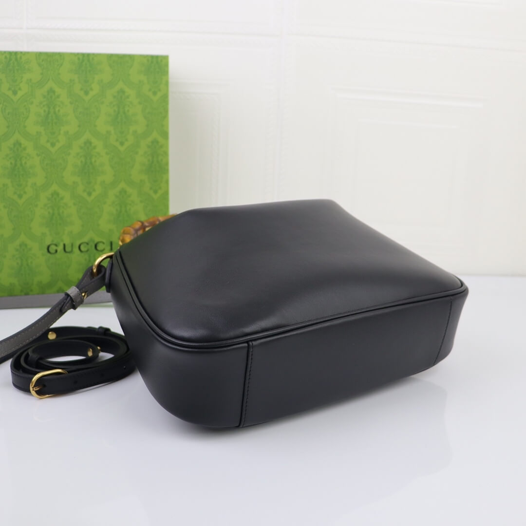 Gucci Diana Medium Shoulder Bag - Image 6