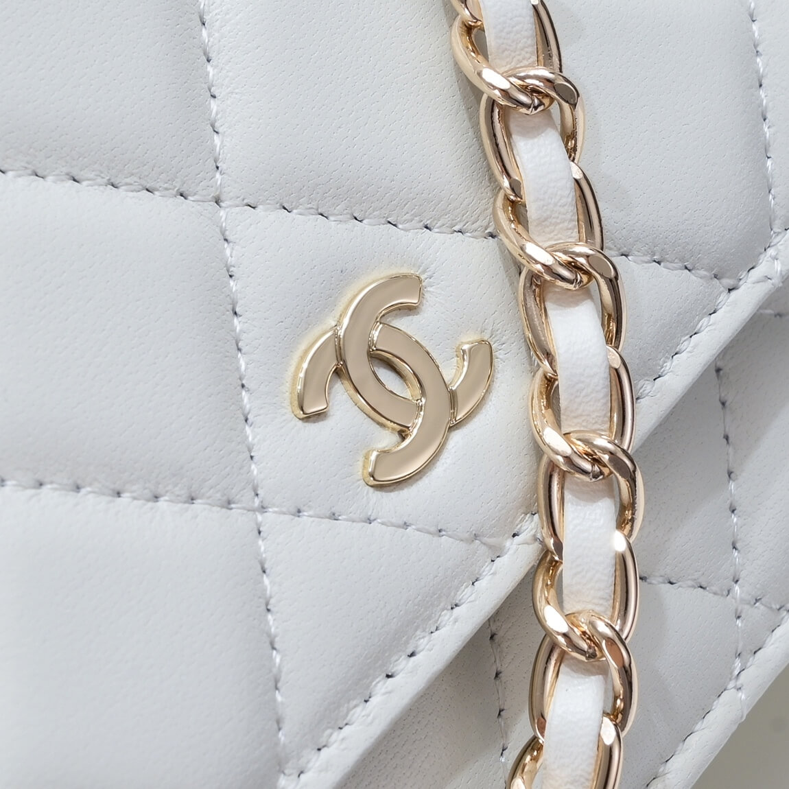 White Chanel classic chain wallet - Image 6
