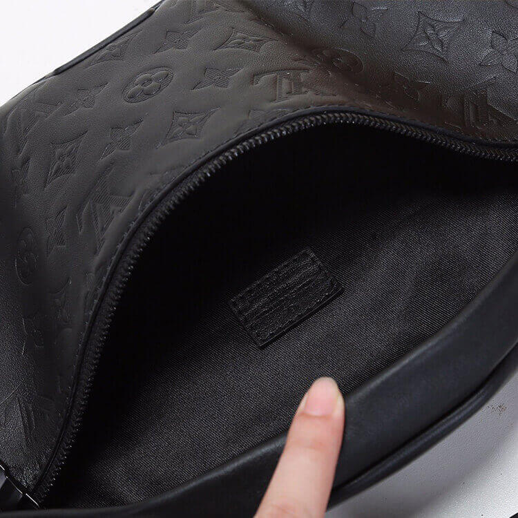 LV Discovery Bumbag - Image 6