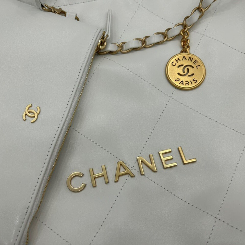 White CHANEL 22 Bag (Best
 grade) - Image 6