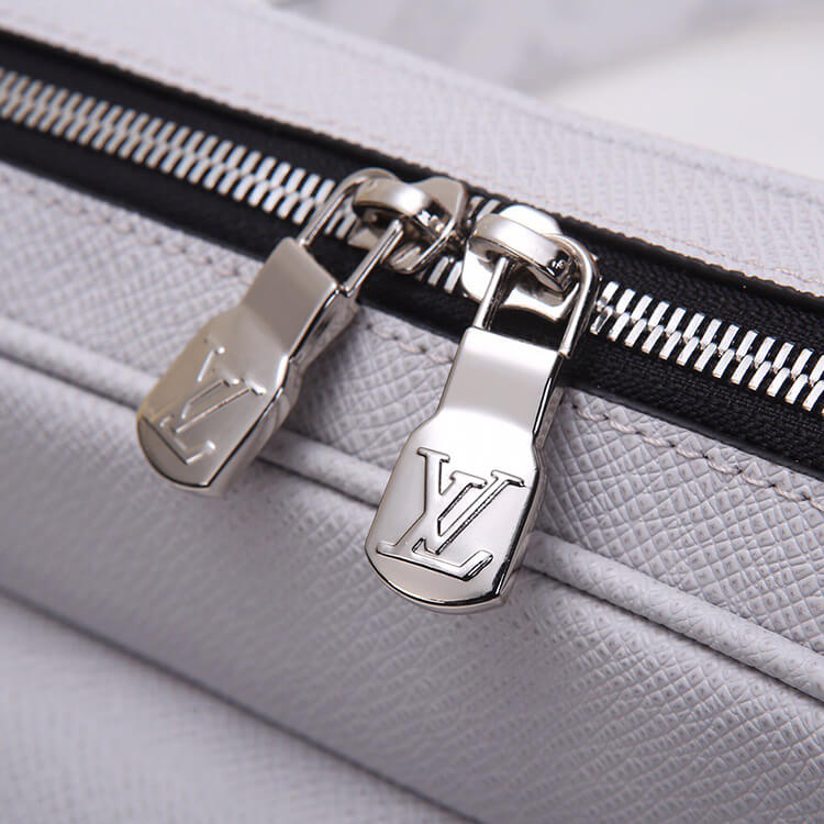 LV Outdoor Messenger - Image 6