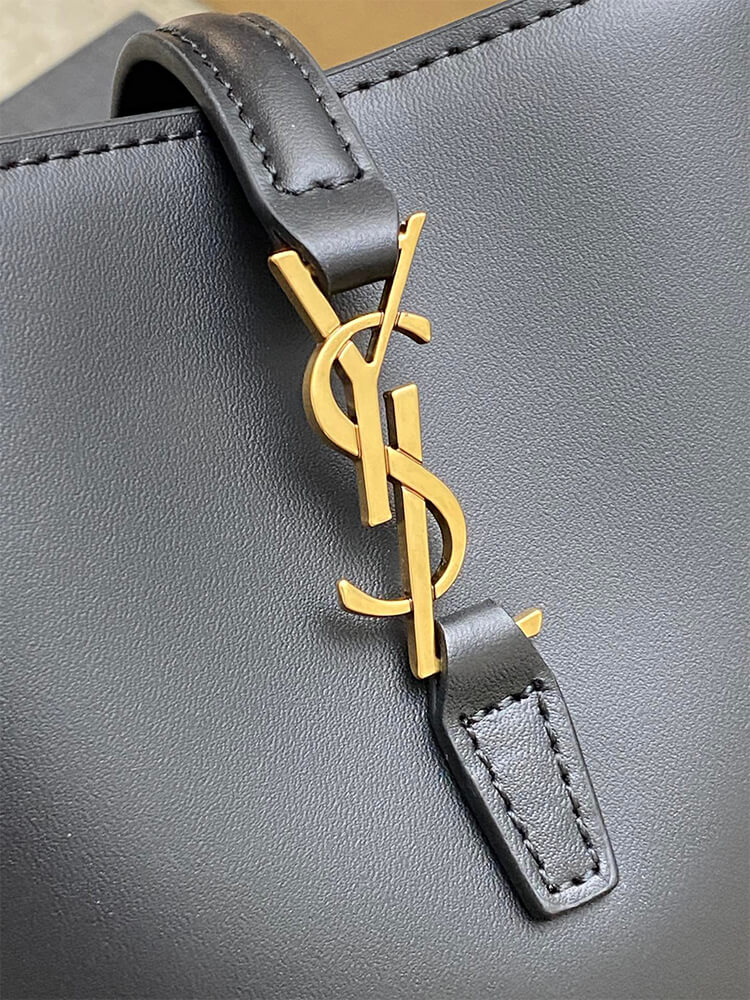 BLACK YSL LE 37 mini in shiny leather - Image 6