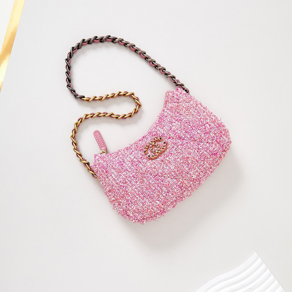 CHANEL 19 chain bag - Image 6