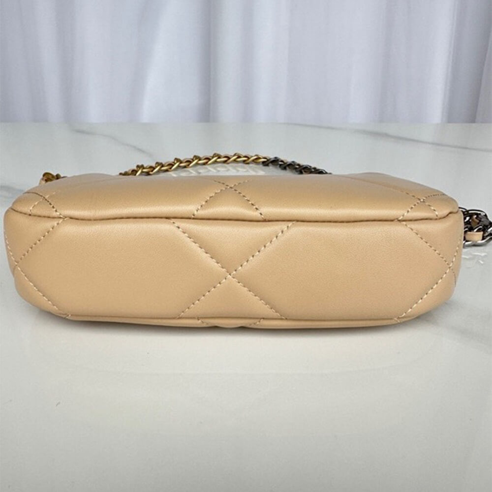 CHANEL 19 chain bag - Image 6